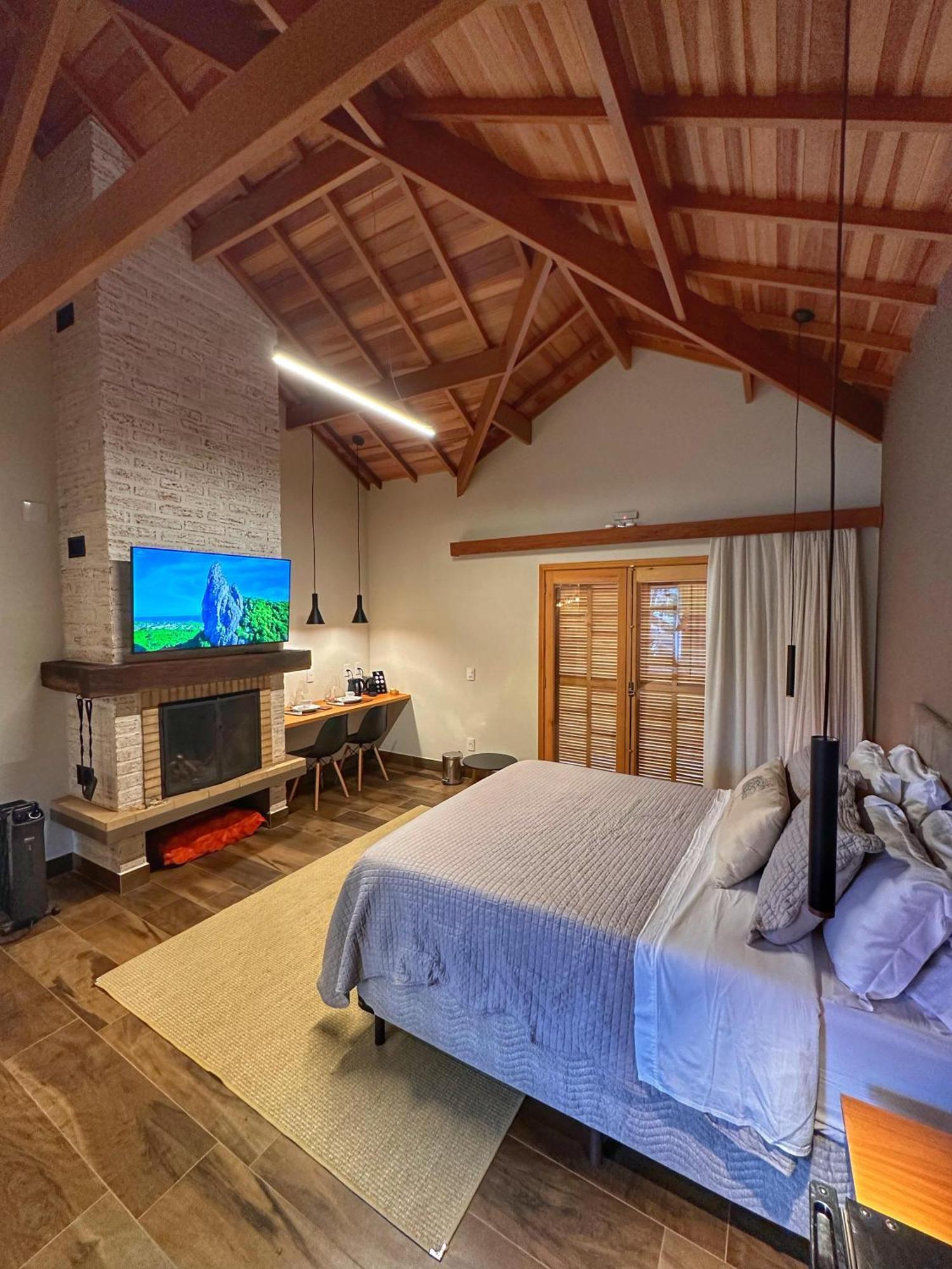 Quarto Duplo com Banheira de Hidromassagem